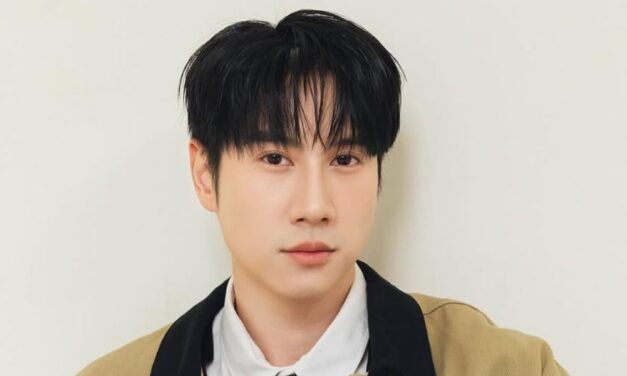 Aktor Bright Rapheephong Resmi Bergabung dengan Agensi GMMTV