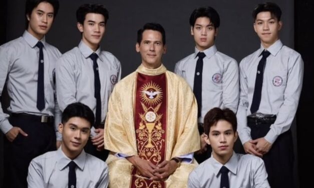 Penantian Penggemar Membuahkan Hasil! Serial Boys Love Bertema LGBT dan Isu Spiritualitas ‘Ticket To Heaven’ Mulai Unggah Hasil Fitting dan Pemotretan