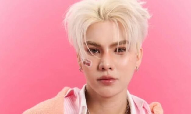 Fort Thitipong Unggah Potret Tampan di Depan Rumah Baru Miliknya