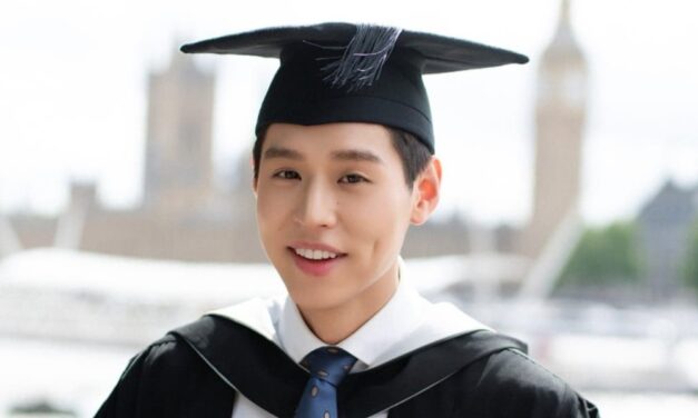Selamat! Billkin Putthipong Meraih Gelar S2 dari Universitas College London